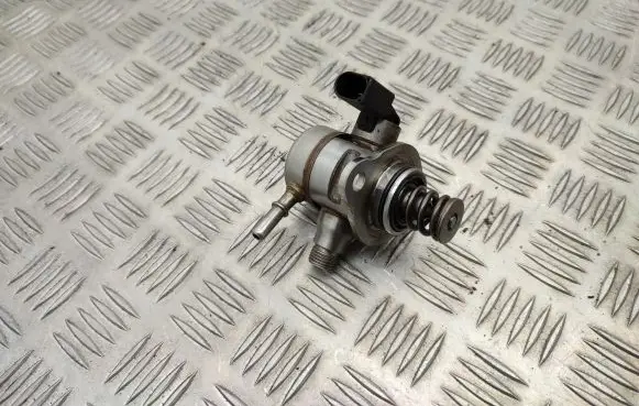 Volkswagen T-Roc Fuel injection high pressure pump 05E127027D