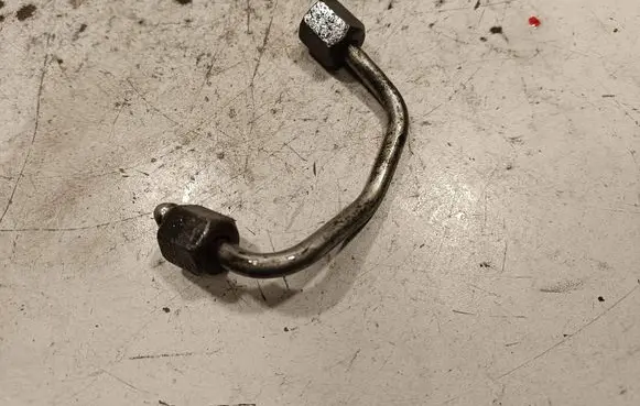 Audi SQ7 Fuel injector supply line/pipe 