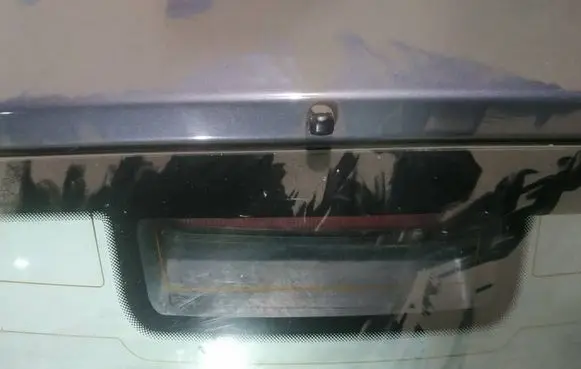 Nissan Almera Tino Third/center stoplight