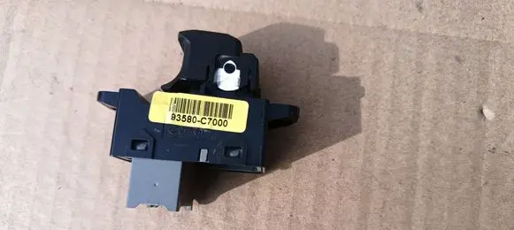 Hyundai i20 (GB IB) Quarter vent window switch 93580C7000