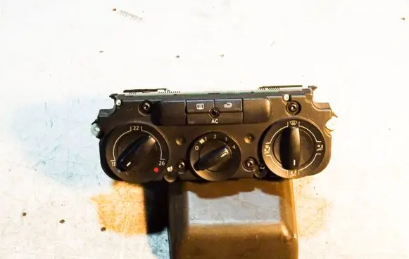 Volkswagen PASSAT B6 Climate control unit 3C2820045A