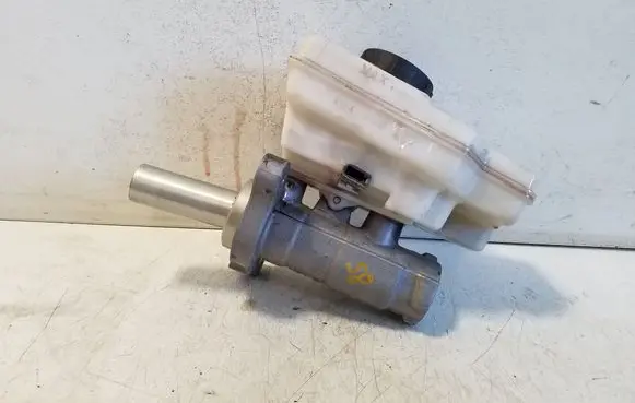 Nissan Navara D23 Master brake cylinder 0204842367