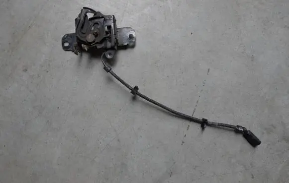 Volkswagen New Beetle Tailgate/trunk/boot lock/catch/latch 1C0823509AE 1C0823509AD