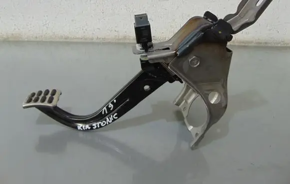 KIA Stonic Brake pedal