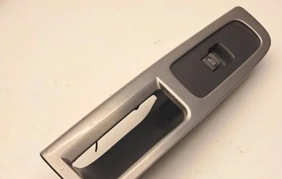 Volvo V50 Front door window switch trim 8663815 BSW464