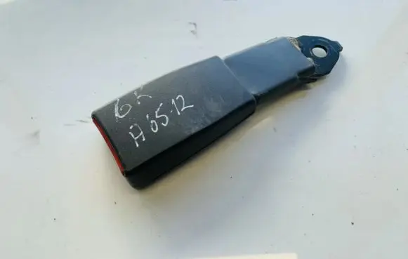 Mazda 626 Rear seatbelt buckle