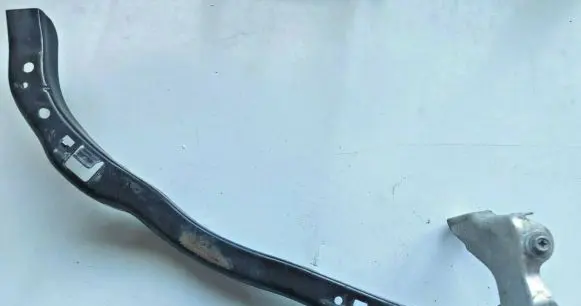 Subaru Legacy Headlight/headlamp mounting bracket