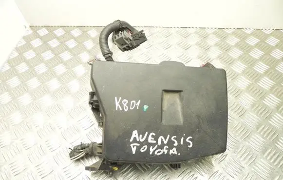 Toyota Avensis T270 Fuse box set 8266205150 K801