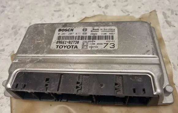 Toyota Corolla E120 E130 Engine control unit/module 8966102730 0261207411