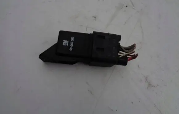 Opel Antara Glow plug pre-heat relay 96440063