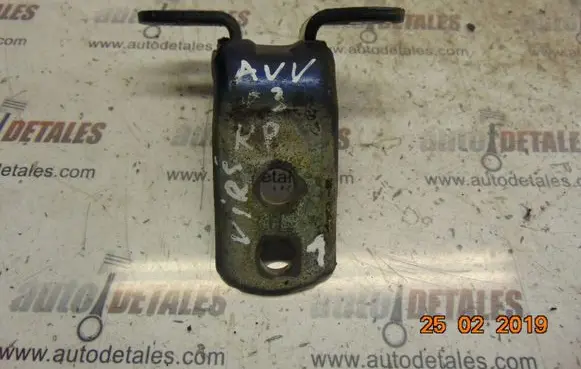 Toyota Avensis Verso Front door upper hinge