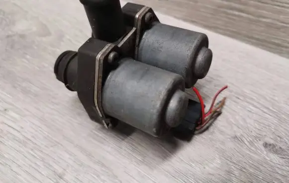 Mercedes-Benz E W210 Coolant heater control valve 0018307784 1147412114 8291979620