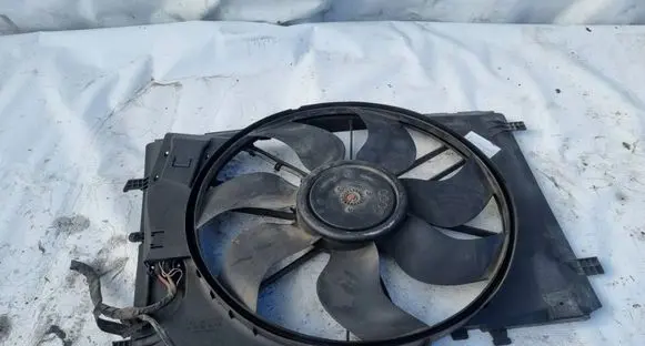 Mercedes-Benz C AMG W204 Radiator cooling fan shroud 0130307015