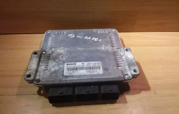 Renault Laguna II Engine control unit/module 0281001325