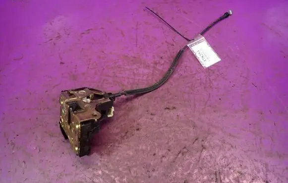 Renault Clio II Front door lock