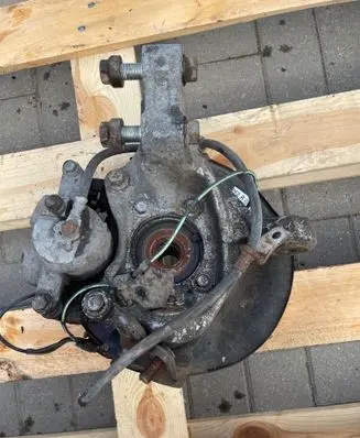 Lexus CT 200H Front wheel hub spindle knuckle Y0322 090605 770322