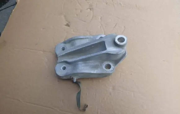 Chrysler Town & Country V Engine mounting bracket 04721734AF 60663