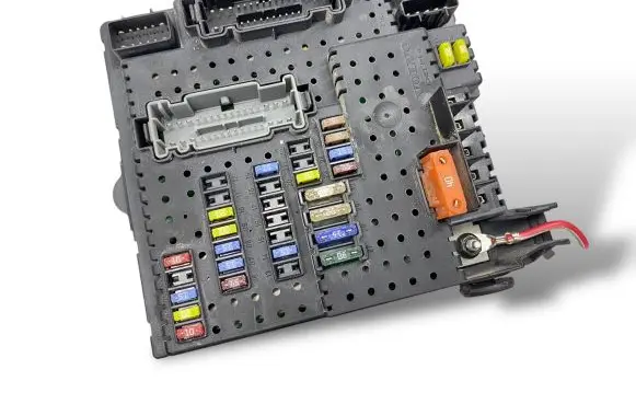 Volvo V70 Fuse box set 8688264 12217789 04W345
