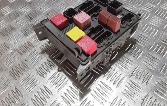 Renault Espace - Grand espace IV Fuse module 8200004201E 8200283812A