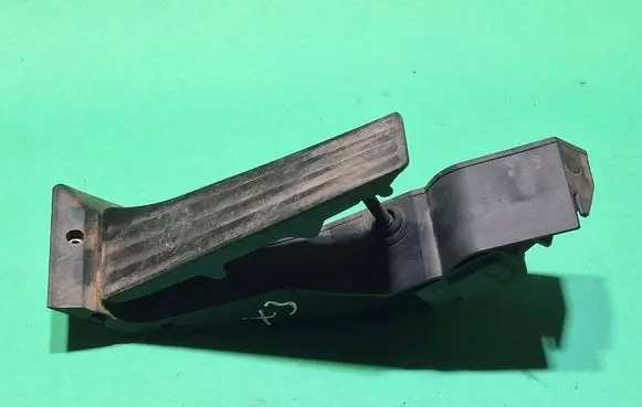 BMW X3 E83 Accelerator throttle pedal 25916010 354266693102