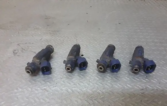 Hyundai i30 Fuel injectors set 353102B000