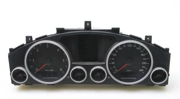 Volkswagen Touareg I Speedometer (instrument cluster) 7L6920875L