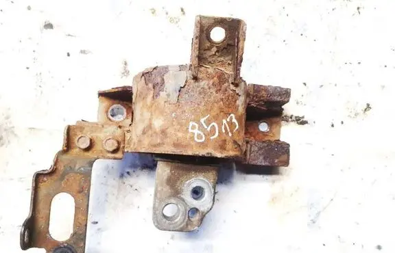 Engine mount bracket