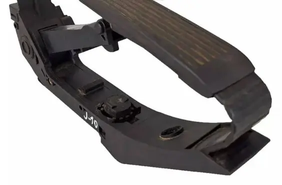 Mercedes-Benz S W220 Accelerator throttle pedal A2203000004