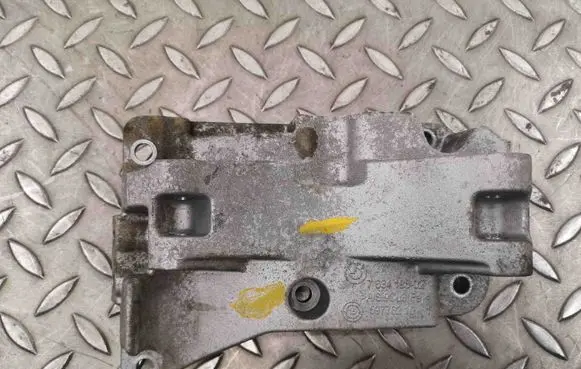 BMW i8 Generator/alternator bracket 7634198