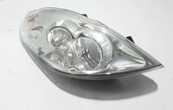 Renault Master III Headlight/headlamp 260108402R