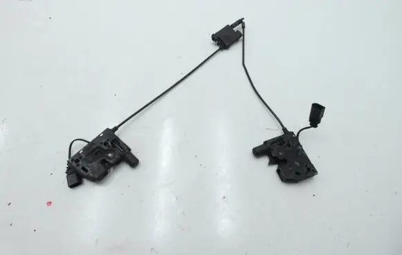 Audi A1 Engine bonnet/hood lock/catch 8X0823509B