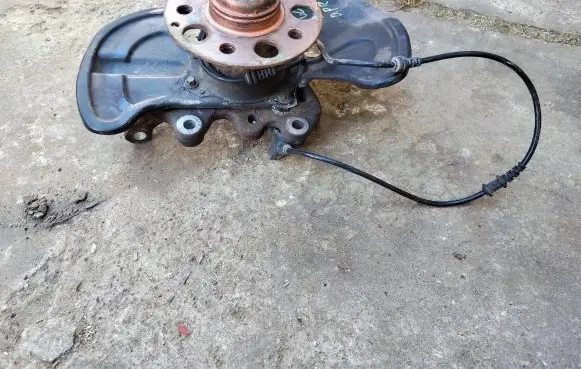 Mercedes-Benz C W204 Front wheel hub spindle knuckle