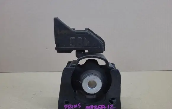 Toyota Prius (XW30) Engine mount bracket 