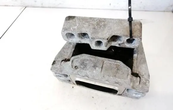 Volkswagen Golf V Engine mount bracket 1k0199262