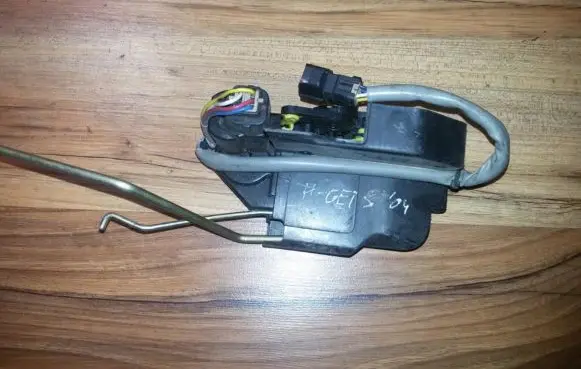 Hyundai Getz Front door lock