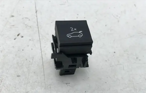 Peugeot 3008 III Tailgate/trunk/boot open switch 98266281ZD