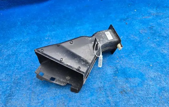 BMW iX Intercooler air guide/duct channel 8737026