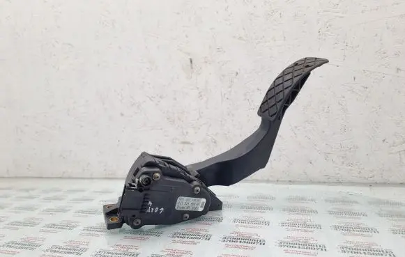 Volkswagen Golf IV Accelerator throttle pedal 1J1721503H