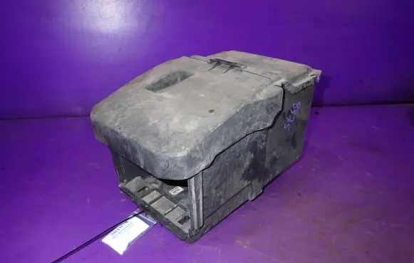 Ford Focus Battery box tray AM51-10723-AD