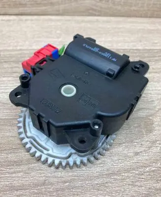 Toyota Avensis T270 Air flap motor/actuator 1138002800 WITHPLUG