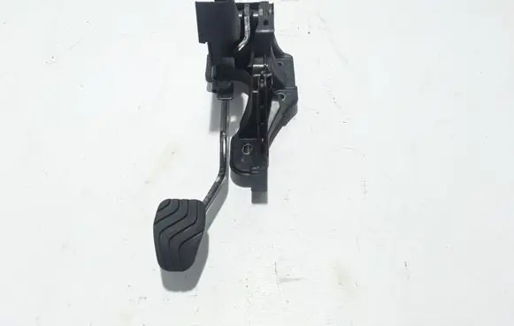 Dacia Duster II Brake pedal 8201606986