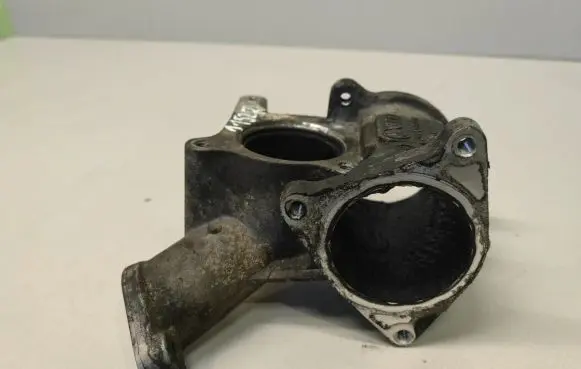 Volkswagen Caddy EGR valve 03G129637A