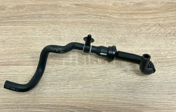 Volkswagen Tiguan Vacuum line/pipe/hose 03C103558G