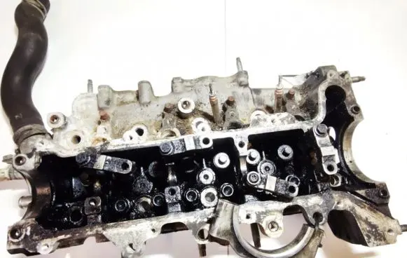 Toyota Yaris Engine head 