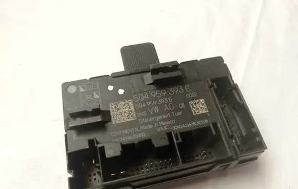 Volkswagen Jetta VII Door control unit/module 5Q4959393E
