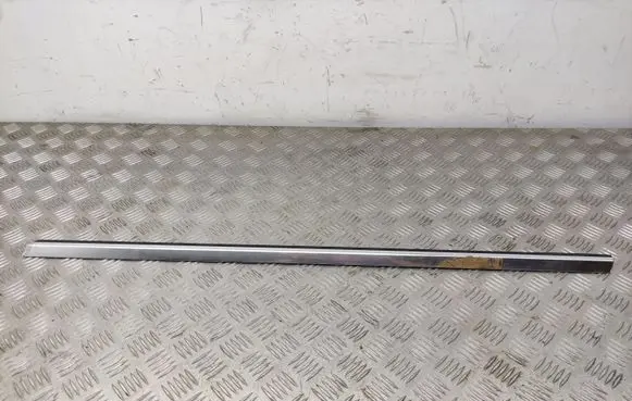 Mercedes-Benz A W176 Front door glass trim molding A1767250082