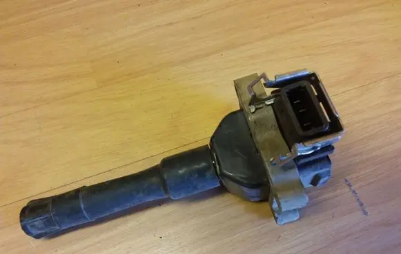 BMW 7 E38 High voltage ignition coil 1703359
