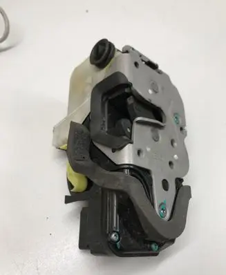 Opel Insignia A Front door lock 09E251