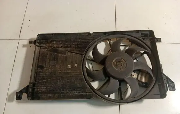 Ford Focus Radiator cooling fan shroud 0130303930