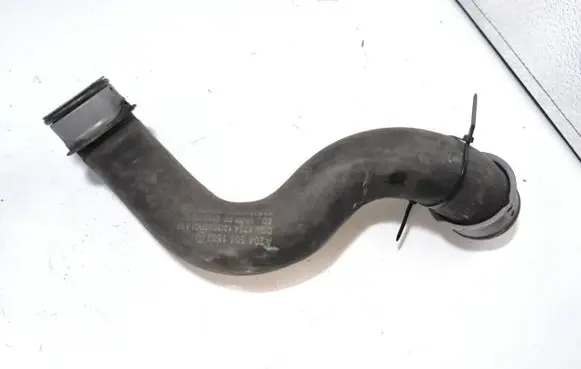 Mercedes-Benz E W212 Engine coolant pipe/hose A2045011682